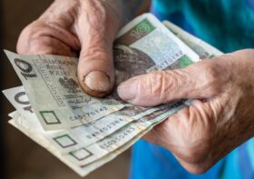 Sposoby wypłaty emerytury – w gotówce czy na konto?